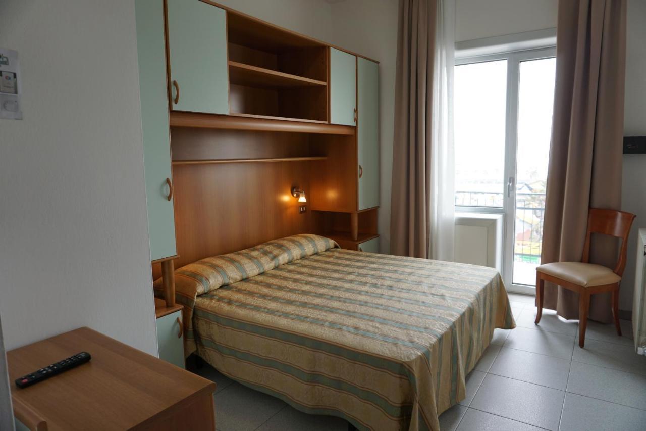 Hotel Ideal Sottomarina Exterior foto