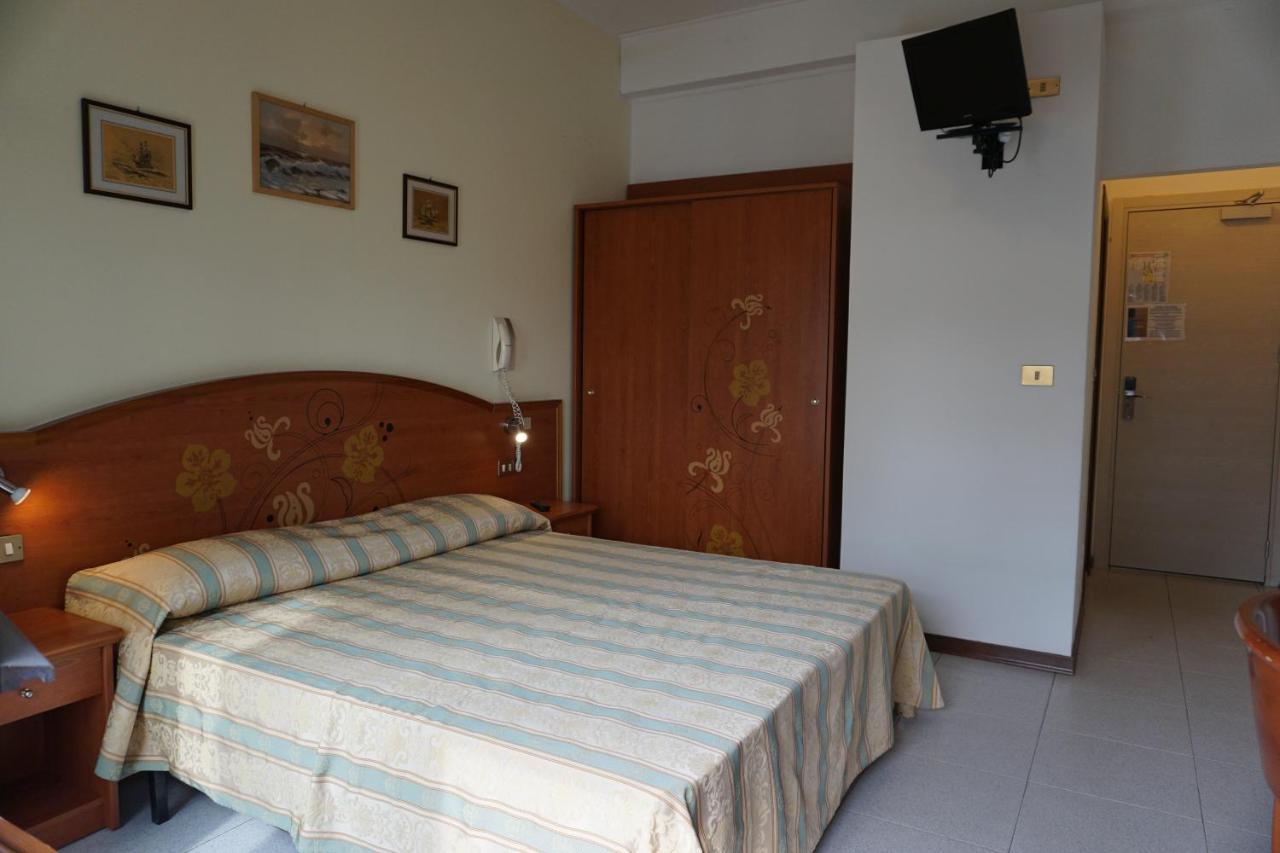 Hotel Ideal Sottomarina Exterior foto