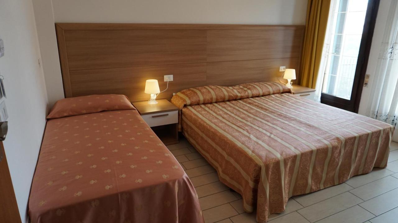 Hotel Ideal Sottomarina Exterior foto