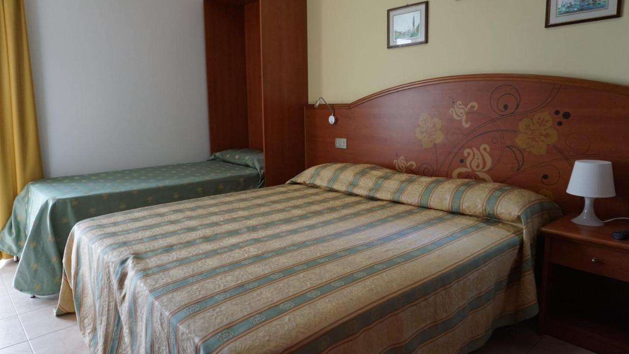 Hotel Ideal Sottomarina Exterior foto