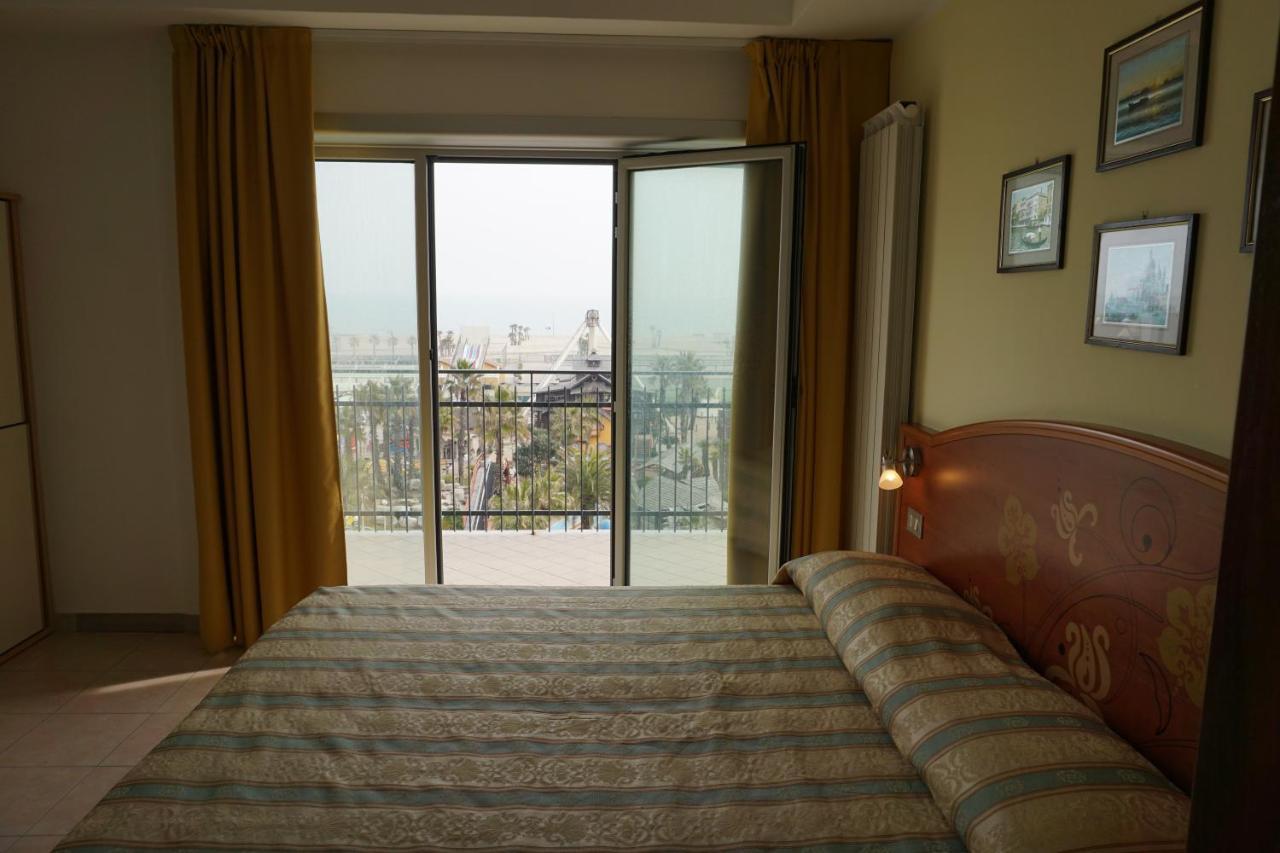 Hotel Ideal Sottomarina Exterior foto